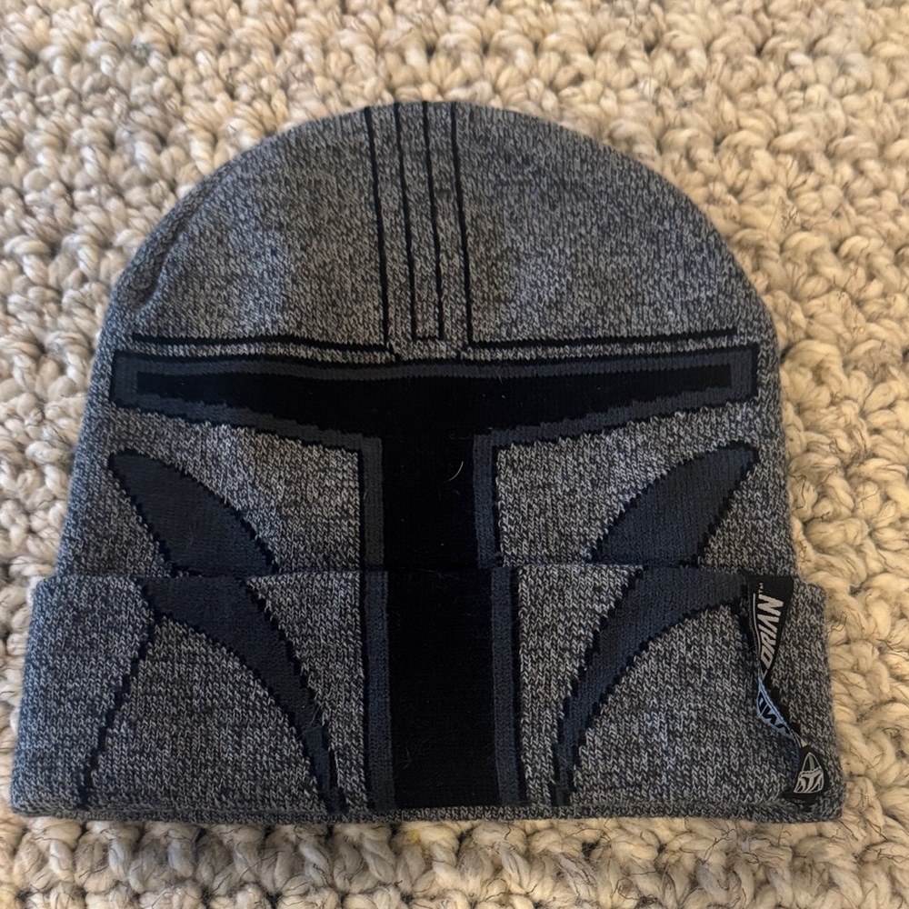 Star Wars Mandalorian Kids Beanie in Gray and Black